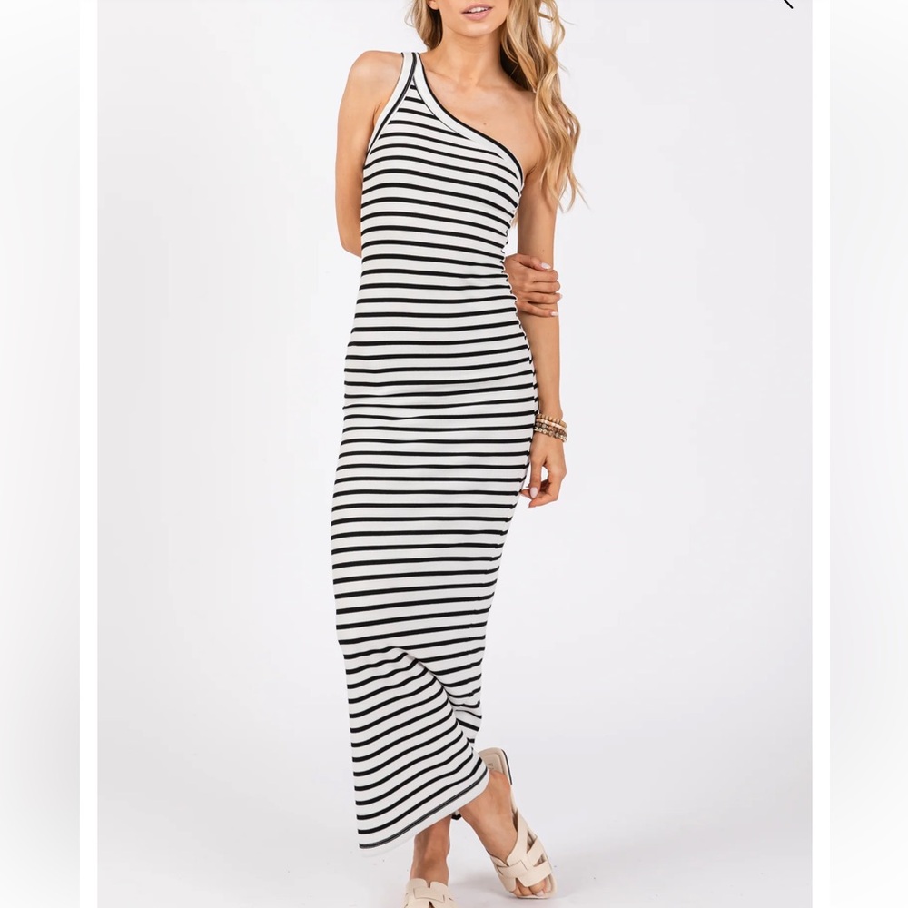 New Never Worn Black and White striped One-Shoulder knit Bodycon Dress